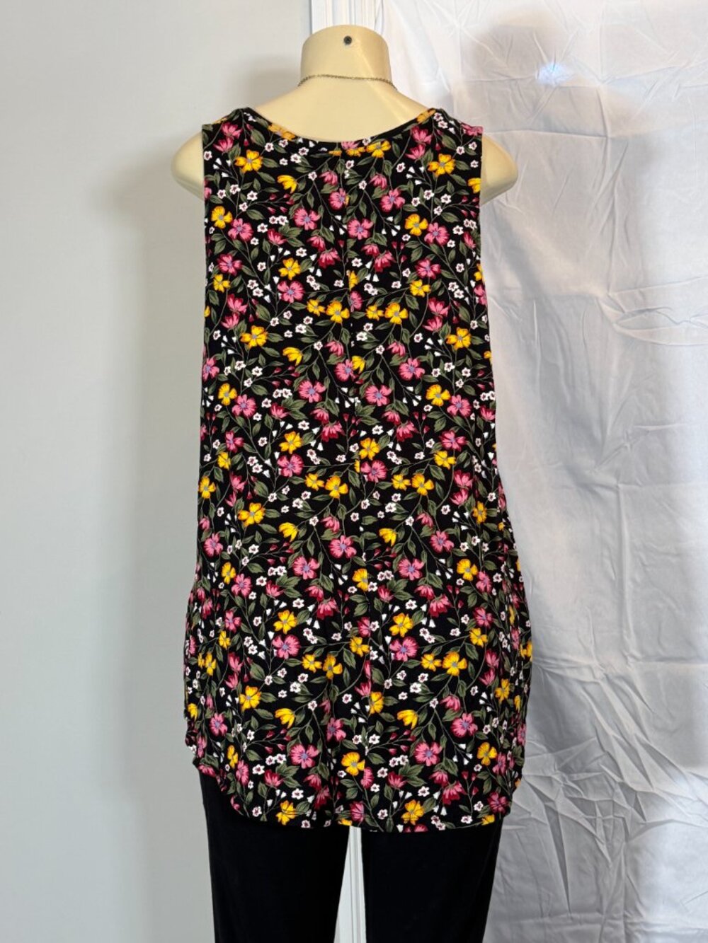 Old Navy Floral Print Sleeveless Casual Tank Women's XL UEC! - Picture 5 of 5